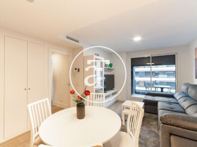 Monthly rental apartment with 2 bedrooms and 2 bathrooms with communal pool and parking space in Arganzuela Imperial