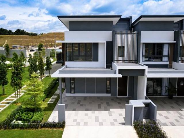 MONTHLY RM1400 FREEHOLD Double Storey Terrace Near Nilai Sepang