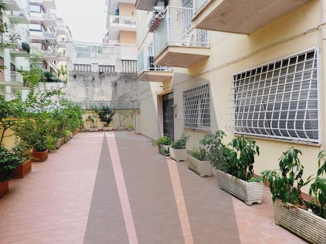 Monti Parioli Via Archimede 60 mq terrazzato