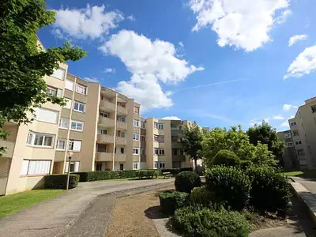 Montigny le Bretonneux 78180 Achat / Vente appartement 3 pièces t3 balcon