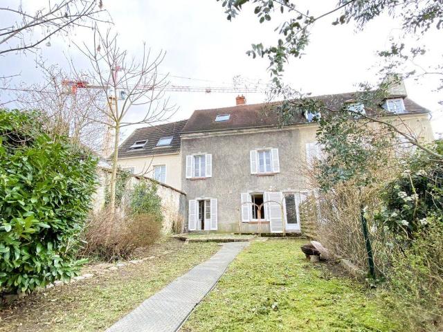 MONTIGNY LES CORMEILLES LE VILLAGE