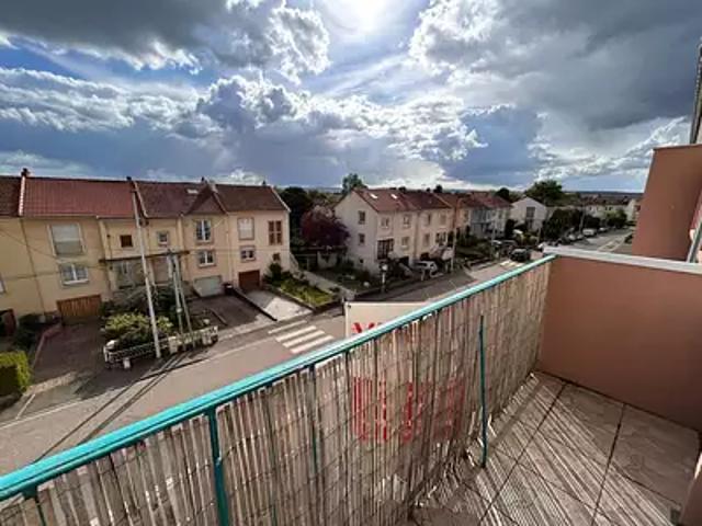 Montigny lès Metz 57950 Achat / Vente appartement 4 pièces t4 au dernier étage piscine
