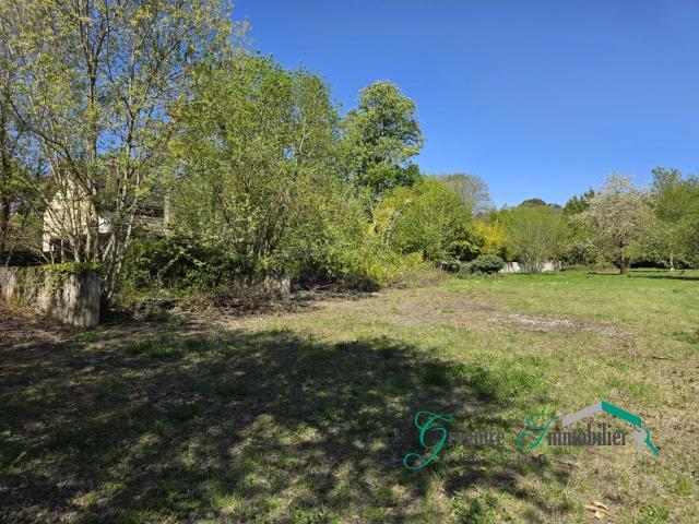 Montigny sur Loing: Terrain à bâtir de 1105 m2