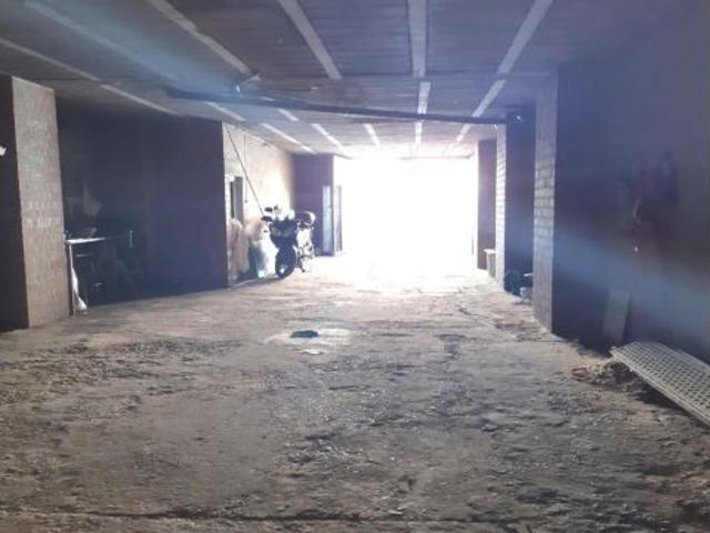 MONTIJO, LOCAL COMERCIAL EN BRUTO, LUMINOSO BIEN UBICADO CON LUZ Y AGUA