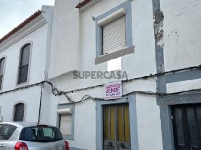 MONTIJO PRÉDIO DE 2 PISOS E QUINTAL 2 FOGOS