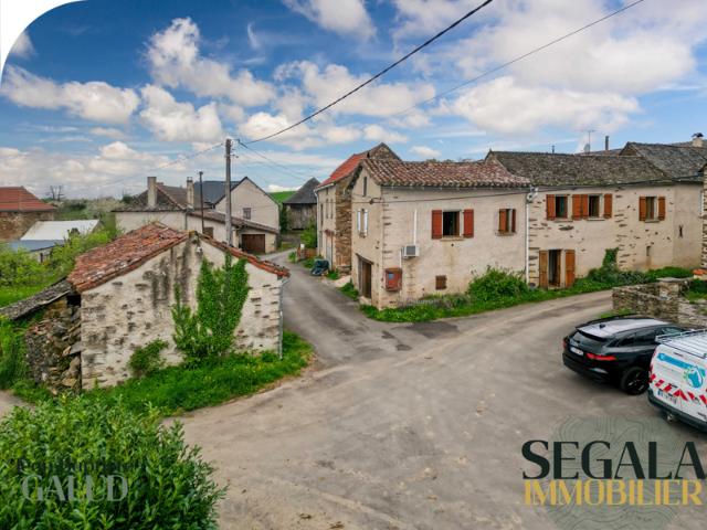 MONTIRAT Maison de village