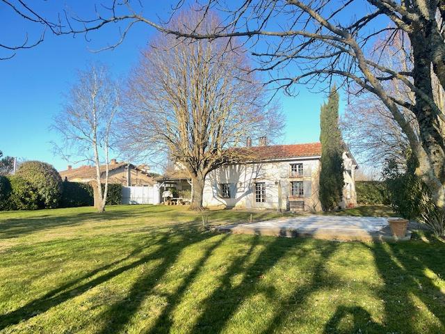 MONTJOIRE Belle maison sur 2800m2 de Parc arboré avec piscine