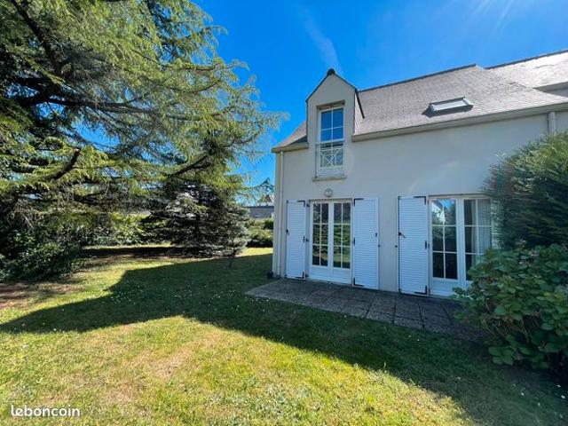 MONTLOUIS SUR LOIRE * Maison sur un joli terrain. PROCHE TOUTES COMMODITES à PIED