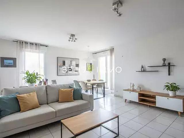Montlouis sur Loire 37270 Location appartement 3 pièces t3 au dernier étage terrasse