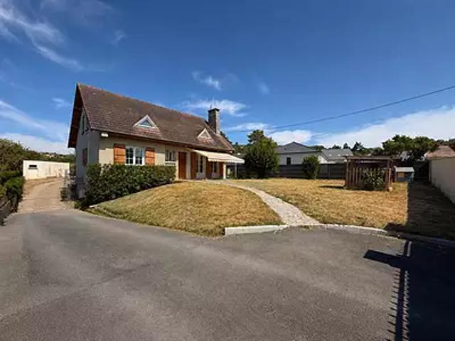 Montluçon 03100 Achat / Vente maison 8 pièces t8 au dernier étage piscine