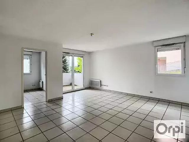 Montluçon 03100 Location appartement 2 pièces t2 au dernier étage balcon
