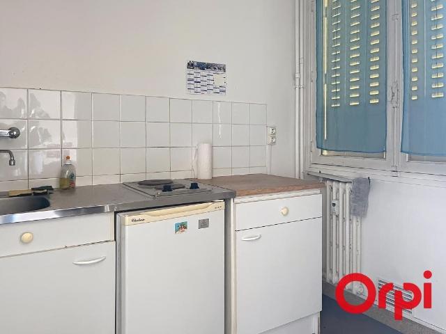 Montluçon A vendre studio 26m2 avec cave et balcon