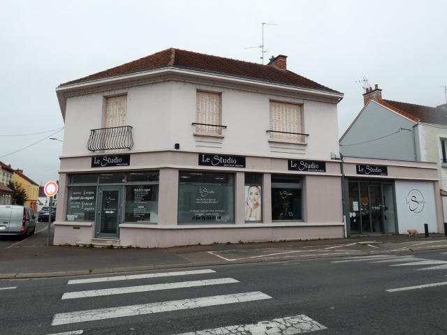 MONTLUCON CENTRE Immeuble avec local commercial, habitation et deux garages
