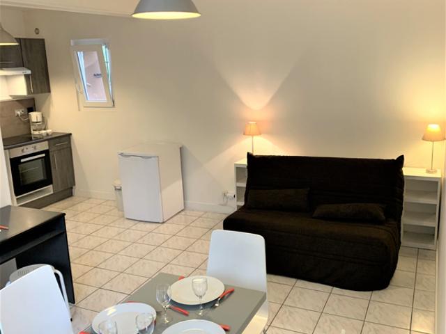 MONTLUCON LIMITE DESERTINES STUDIO MEUBLE AVEC PARKING ET