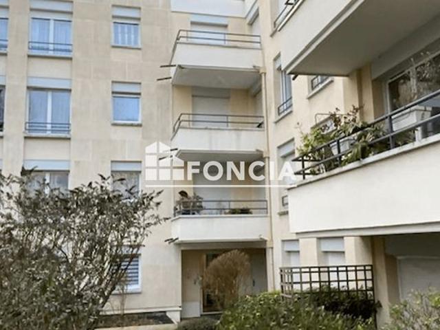 Montmorency proche centre, dans immeuble de standing en DPT F2 en rez de jardin en parfait état vendu avec box