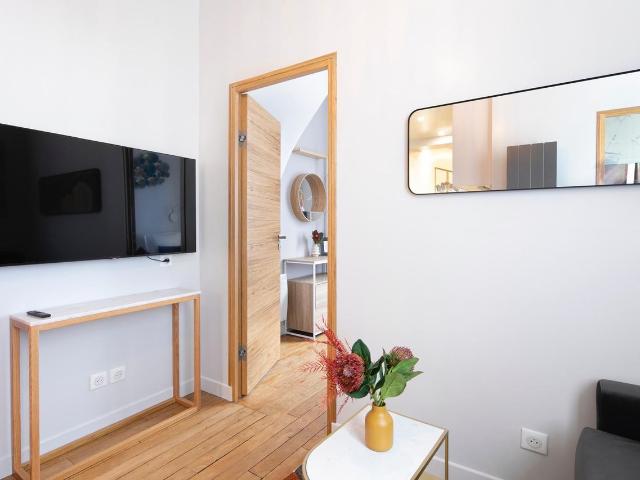 Montmorency Suite: Luxury in the Heart of the Marais, Paris Amsterdam Apartments for Rent