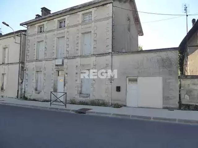 Montmoreau Saint Cybard 16190 Achat / Vente maison 7 pièces t7 piscine terrasse