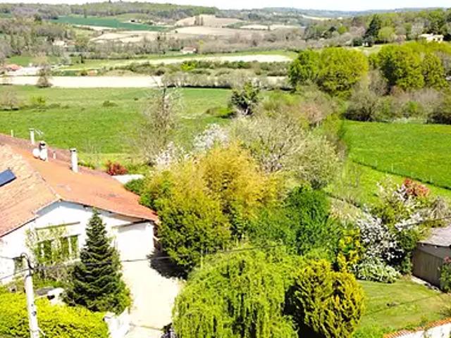 Montmoreau 16190 Achat / Vente maison 7 pièces t7 au dernier étage parking