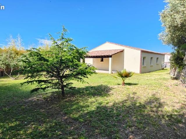 Montmirat Maison T5 plain pied 130 m2 Terrain 900m2 4 chambres