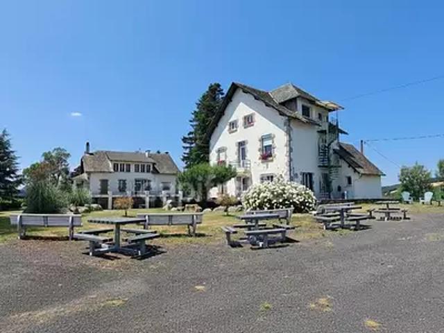 Montsalvy 15120 Achat / Vente maison 16 pièces t16