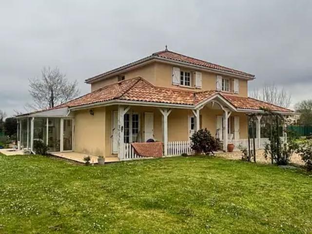 Montpon Ménestérol 24700 Achat / Vente maison 6 pièces t6 au dernier étage