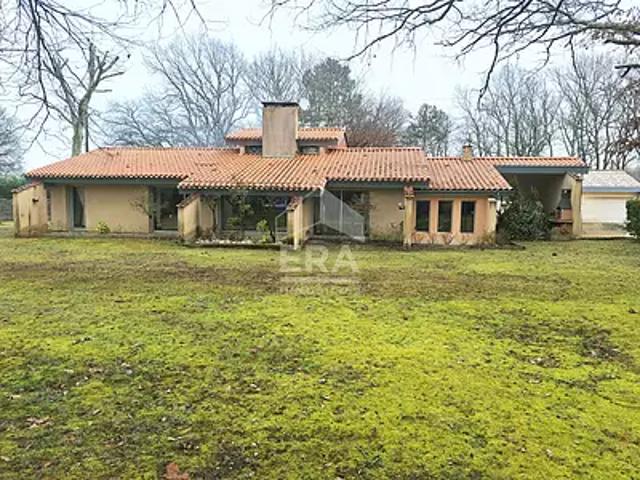 Montpon Ménestérol 24700 Achat / Vente maison 7 pièces t7 au dernier étage piscine