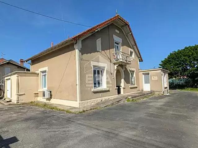 Montpon Ménestérol 24700 Achat / Vente maison 8 pièces t8 au dernier étage cave