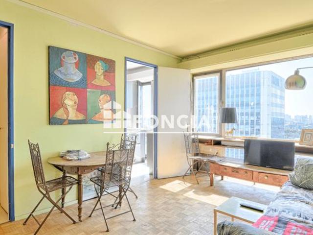 Montparnasse: studio de 31m2 en etage eleve avec ascenseur