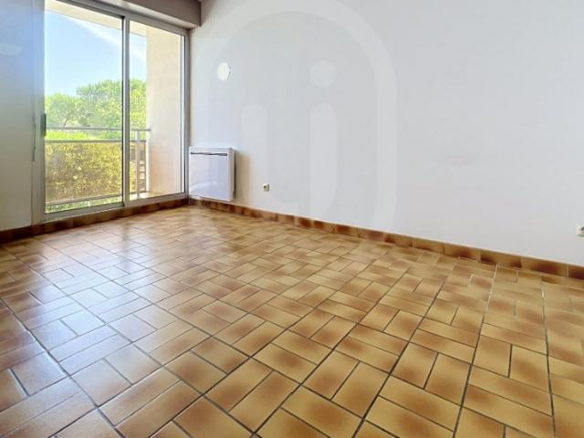 MONTPELLIER VERT BOIS STUDIO BALCON PKG EXT