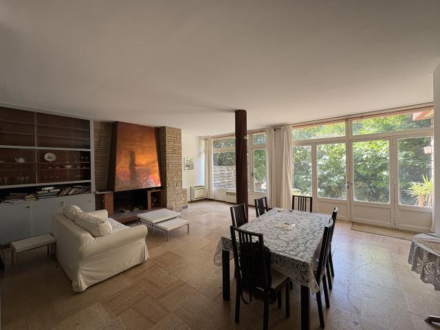Montpellier Arceaux. Appartement bourgeois avec jardin privatif, terrasses & parking.