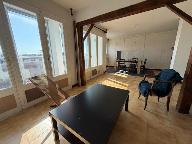 Montpellier Beaux Arts T3 71 m2 avec loggia, ascenseur et fort potentiel