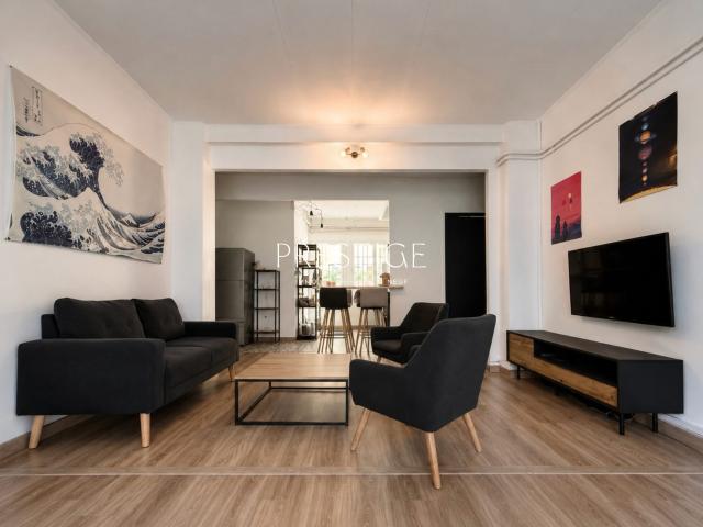Montpellier Centre Élégant T4 de près de 99 m2 avec ascenseur, balcons et cave, à deux pas de la Comédie