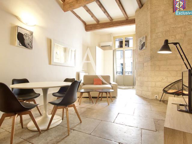 MONTPELLIER CENTRE TRES BEAU T2 RENOVE de 40 m2, au 1er étage d'un immeuble ancien
