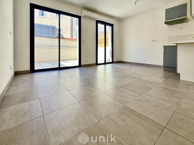 Montpellier Gare PRODUIT RARE Studio Terrasse 28m2 en excellent état