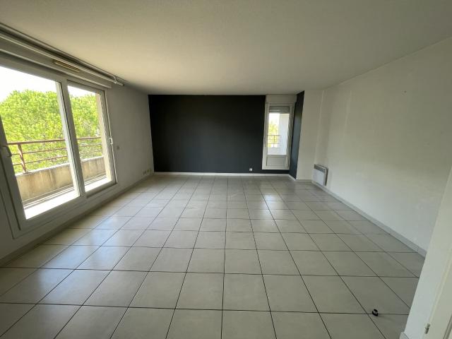 Montpellier MALBOSC Apt T3 lumineux de 76 m2 avec 1 Garage et 1 parking extérieur