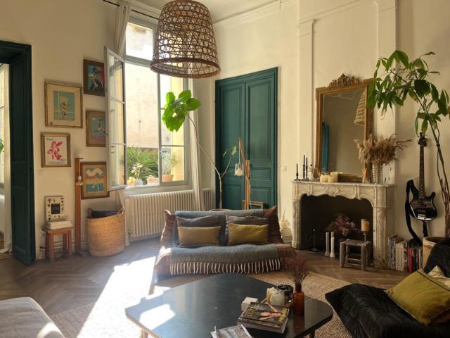 Montpellier Marché aux Fleurs. Remarquable appartement bourg