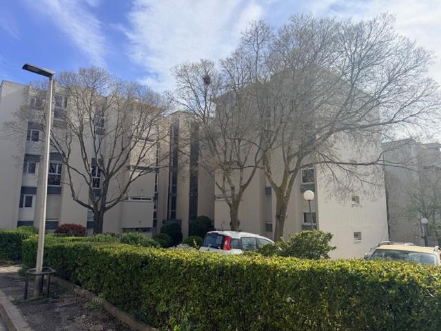 Montpellier Nord, grand studio avec terrasse et parking