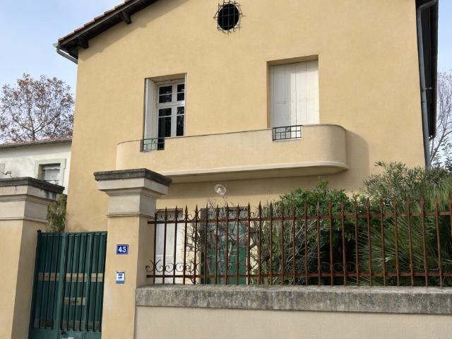 MONTPELLIER QUARTIER BEAUX ARTS CORUM APPARTEMENT T4 DE 92M2 A RENOVER