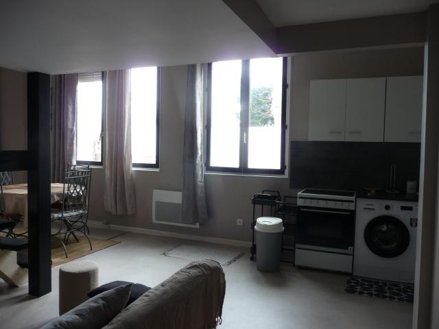MONTROND LES BAINS PROCHE GARE APPARTEMENT MEUBLE AVEC CAVEMontrond les Bains 42210