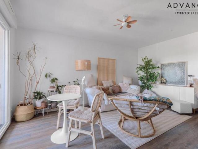MONTRABE Appartement T2 avec terrasse, 2 parkings & cave