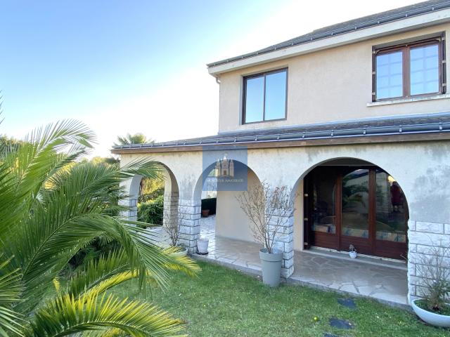 Montreuil Bellay RD 49 Maison 2 CH avec vue chateau A RENOVER