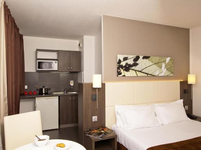 Montreuil Saint Mandé Tranquil Premium Studio near Bois de Vincennes and Parc Floral