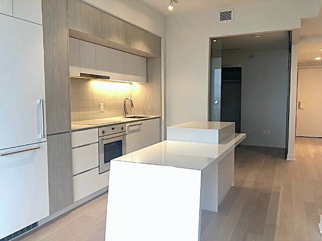 Montreal Apartment Rental 2 Bedroom, 1 Bathroom with Balcony in Downtown Montreal