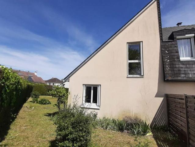 MONTVAL SUR LOIR: MAISON T2 BIS DE 66 M²