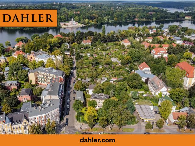 Monument protected and in need of renovation Villa Rabe in Potsdam