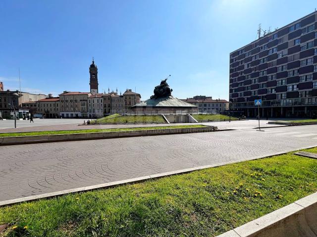 Monza Piazza Trento e Trieste 15