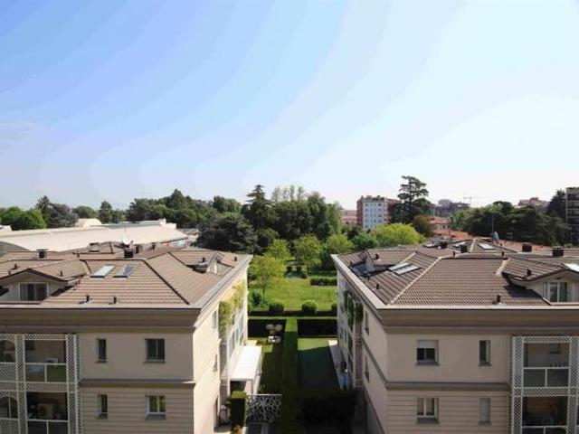 MONZA San Giuseppe ottimo plurilocale al piano alto con box