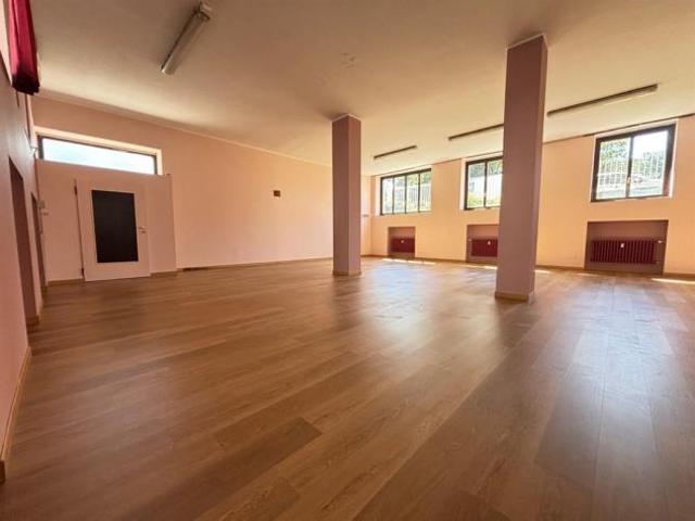 Monza San Giuseppe VENDESI ufficio/palestra/studio professionale