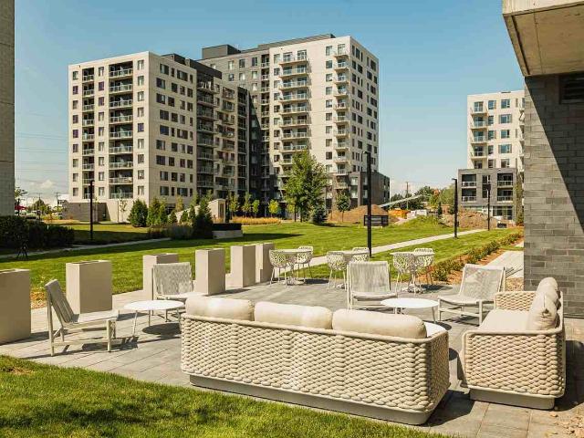 Monarc Collection 3 Bedroom Apartment for Rent at 2800 Boul Thimens, Saint Laurent, QC H4R 0T4