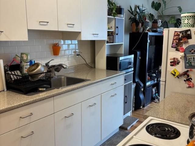 Monarch Apartments Studio Apartment for Rent at 2235 6th Ave W, Vancouver, BC V6K 1V7 Kitsilano